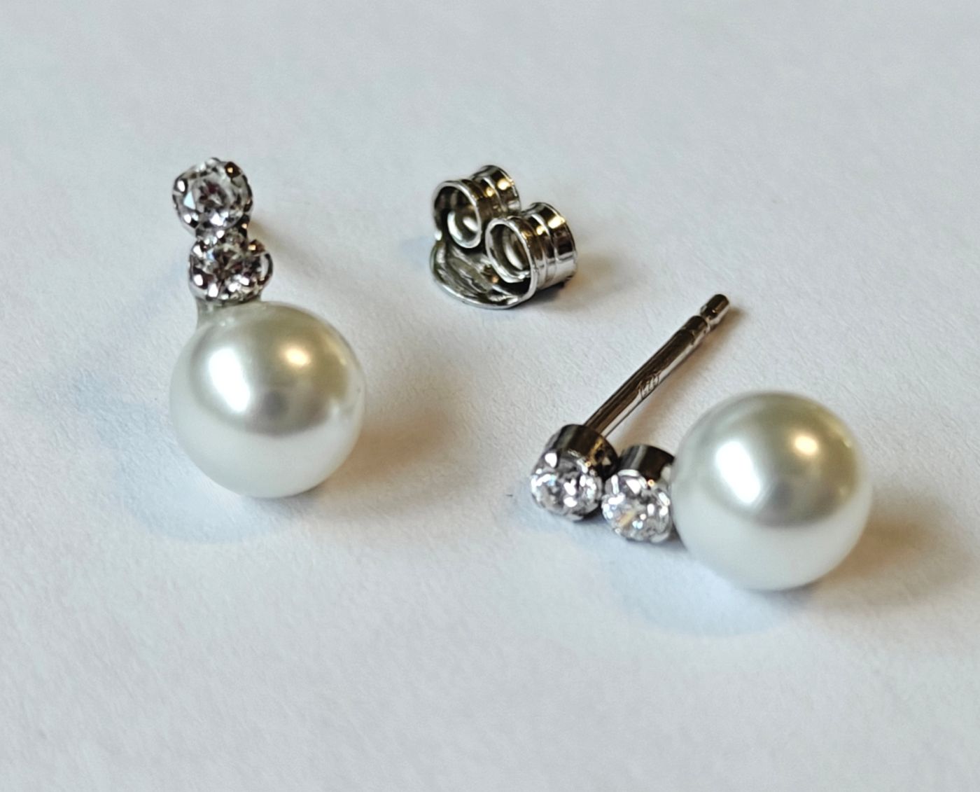Par de pendientes NOLIE de plata 925 con perla y detalle de circonitas