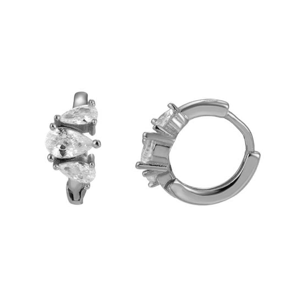 Pendientes de aro minimalistas en Plata de Ley 925 y circonitas blancas sobre fondo blanco.