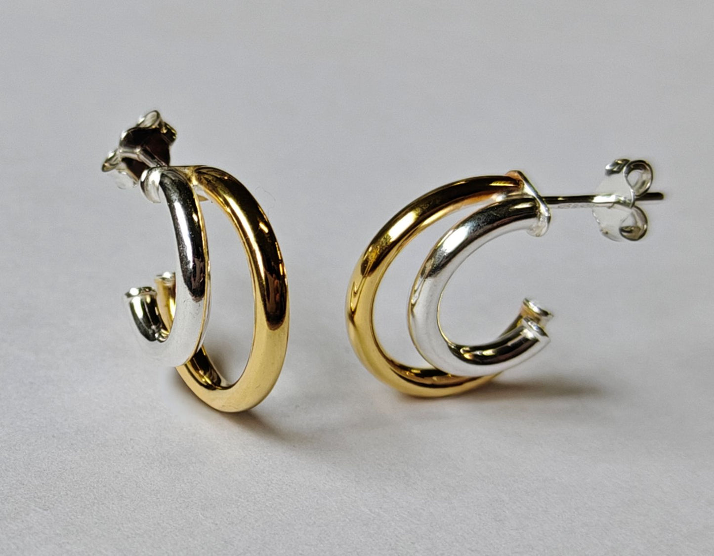 Detalle de pendientes BINÔME bitono plata y oro de plata de ley 925 bañada en oro 18K