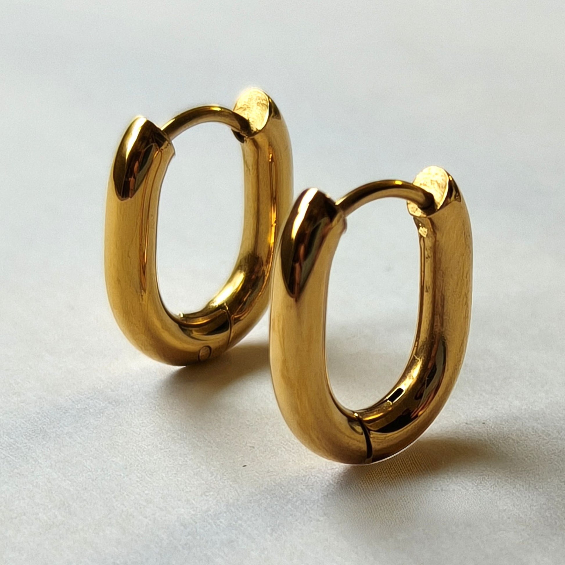 Par de pendientes OVALE aro ovalado grueso de acero inoxidable bañado en oro 18K