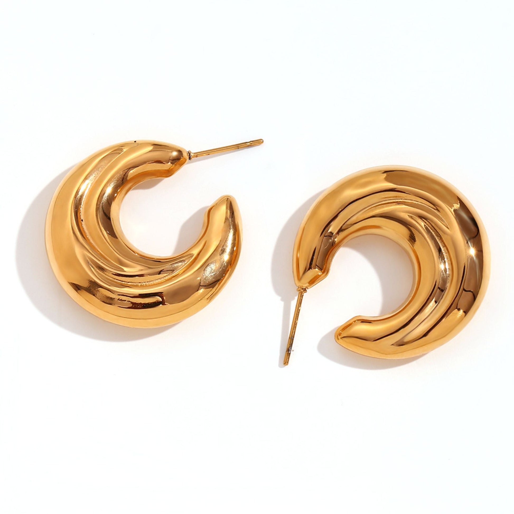 Par de pendientes SCIVOLA de acero waterproof bañados en oro 18K en espiral voluminoso